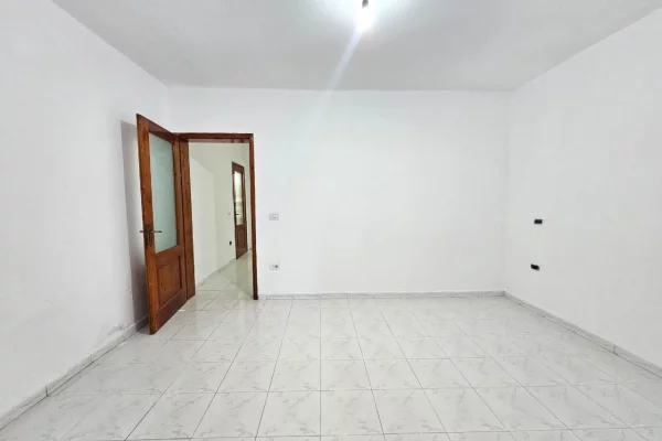 Appartamento in vendita a Durazzo 3+1, Vuoto