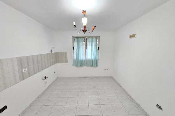 Ambient biznesi me qera 1+1 ne Durres - 450 Euro