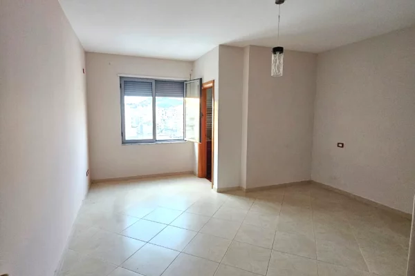 Appartamento in vendita a Durazzo 2+1, SemiArredato