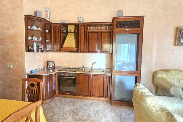 Shtepi ne shitje Apartament ne Durres, 3+1, Mobilimi E mobiluar, Pagesa 255,000  Euro.