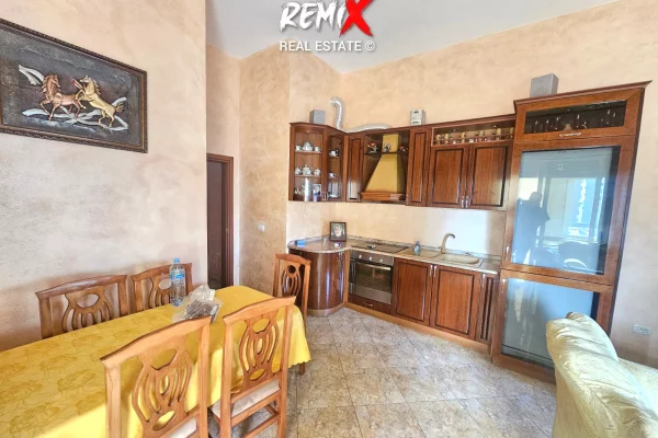 Shtepi ne shitje Apartament ne Durres, 3+1, Mobilimi E mobiluar, Pagesa 255,000  Euro.