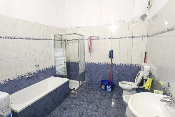 Shtepi ne shitje Apartament ne Durres, 3+1, Mobilimi E mobiluar, Pagesa 255,000  Euro.