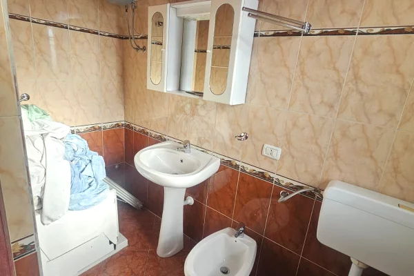 Shtepi ne shitje Apartament ne Durres, 3+1, Mobilimi E mobiluar, Pagesa 255,000  Euro.