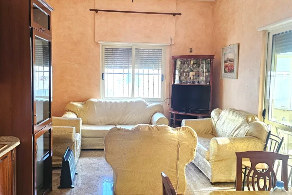 Shtepi ne shitje Apartament ne Durres, 3+1, Mobilimi E mobiluar, Pagesa 255,000  Euro.