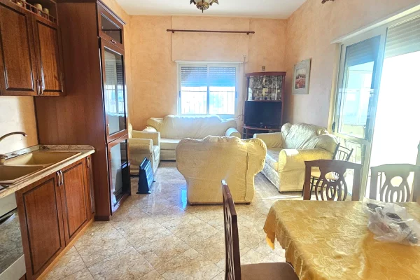 Shtepi ne shitje Apartament ne Durres, 3+1, Mobilimi E mobiluar, Pagesa 255,000  Euro.