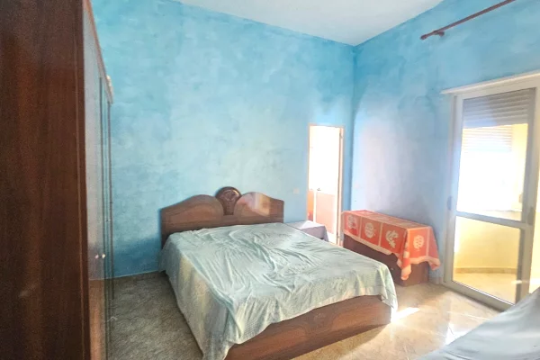 Shtepi ne shitje Apartament ne Durres, 3+1, Mobilimi E mobiluar, Pagesa 255,000  Euro.