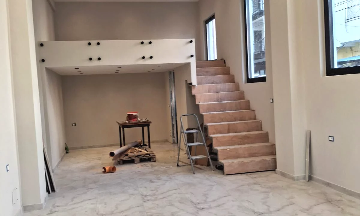 JEPET ME QERA AMBJENT BIZNESI BUZE RRUGE NE QENDER , DURRES