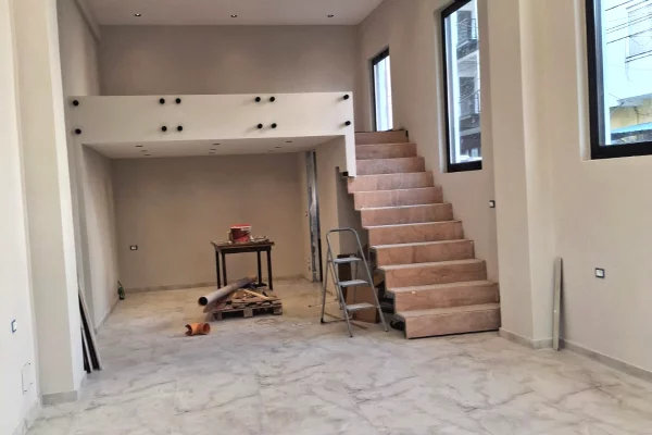 JEPET ME QERA AMBJENT BIZNESI BUZE RRUGE NE QENDER , DURRES