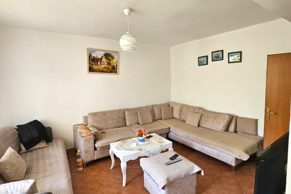 Shtepi ne shitje Apartament ne Durres, 1+1, Mobilimi E mobiluar, Pagesa 7,500,000  Leke.
