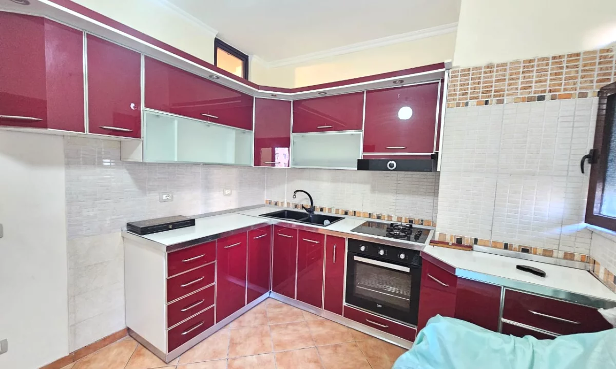 Shtepi ne shitje Apartament ne Durres, 2+1, Mobilimi E mobiluar, Pagesa 85,000  Euro.