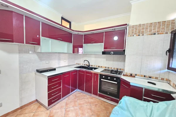 SHITET APARTAMENT 2+1 PRANE LAGJES 5
