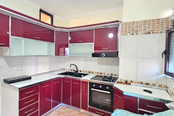 Shtepi ne shitje Apartament ne Durres, 2+1, Mobilimi E mobiluar, Pagesa 85,000  Euro.