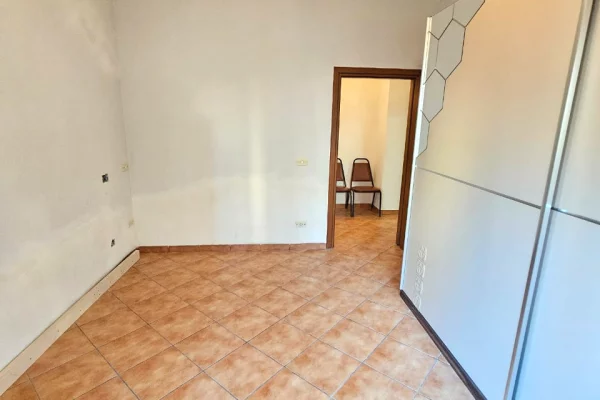 Shtepi ne shitje Apartament ne Durres, 2+1, Mobilimi E mobiluar, Pagesa 85,000  Euro.