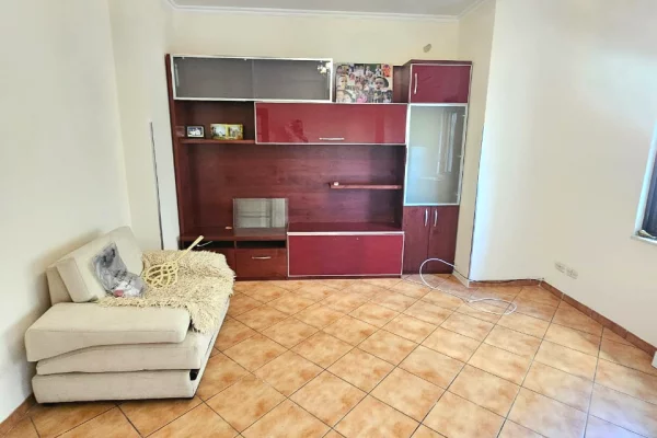 Shtepi ne shitje Apartament ne Durres, 2+1, Mobilimi E mobiluar, Pagesa 85,000  Euro.