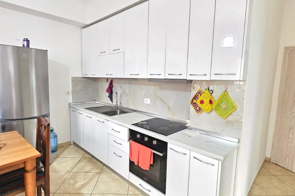 Shtepi me qera Apartament ne Durres, 2+1, Mobilimi E mobiluar, Pagesa 350  Euro.
