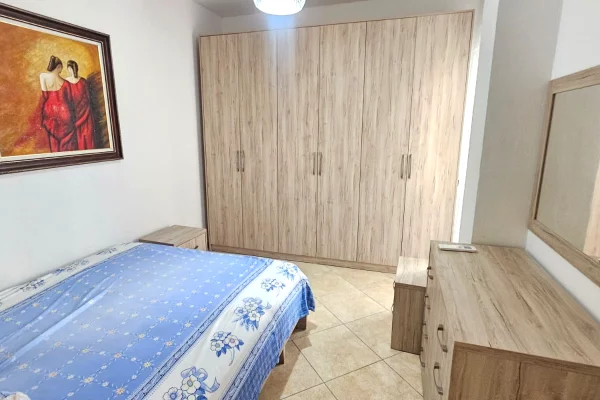 Shtepi me qera Apartament ne Durres, 2+1, Mobilimi E mobiluar, Pagesa 350  Euro.