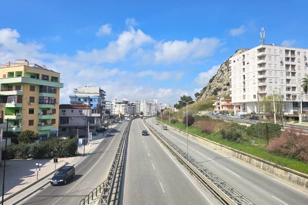 Shtepi me qera Apartament ne Durres, 2+1, Mobilimi E mobiluar, Pagesa 350  Euro.