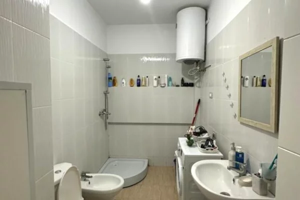 Shtepi me qera Apartament ne Durres, 1+1, Mobilimi E mobiluar, Pagesa 40,000  Leke.