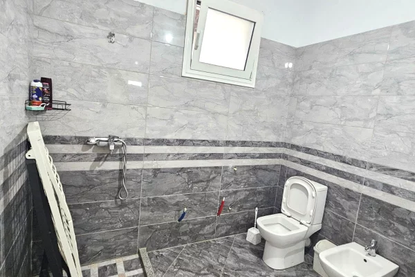Shtepi me qera Apartament ne Durres, 2+1, Mobilimi E mobiluar, Pagesa 400  Euro.