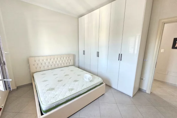 Shtepi me qera Apartament ne Durres, 2+1, Mobilimi E mobiluar, Pagesa 400  Euro.