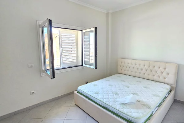 Shtepi me qera Apartament ne Durres, 2+1, Mobilimi E mobiluar, Pagesa 400  Euro.