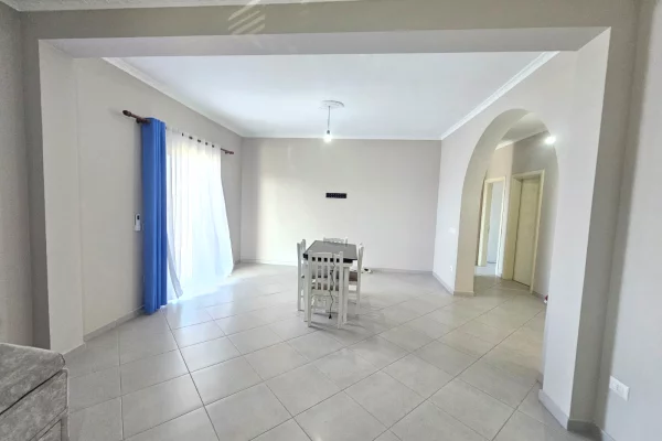 Shtepi me qera Apartament ne Durres, 2+1, Mobilimi E mobiluar, Pagesa 400  Euro.