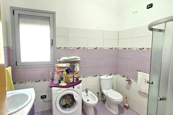 Shtepi me qera Shtepi Private ne Durres, 3+1, Mobilimi E mobiluar, Pagesa 500  Euro.