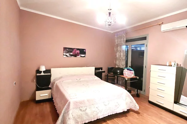 Shtepi me qera Shtepi Private ne Durres, 3+1, Mobilimi E mobiluar, Pagesa 500  Euro.