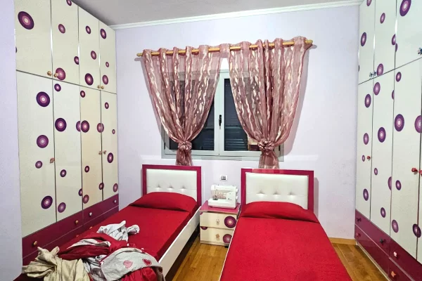 Shtepi me qera Shtepi Private ne Durres, 3+1, Mobilimi E mobiluar, Pagesa 500  Euro.