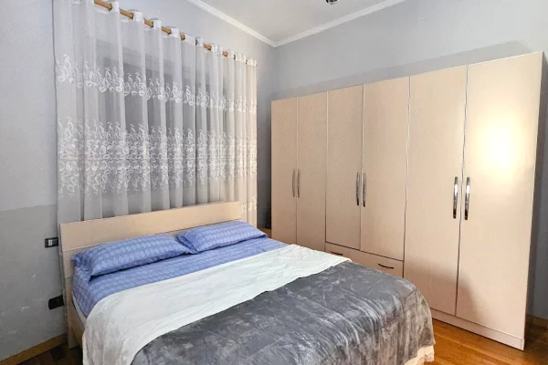 Shtepi me qera Shtepi Private ne Durres, 3+1, Mobilimi E mobiluar, Pagesa 500  Euro.