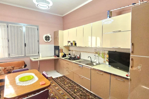 Shtepi me qera Shtepi Private ne Durres, 3+1, Mobilimi E mobiluar, Pagesa 500  Euro.