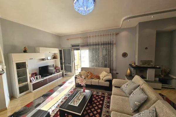 Shtepi me qera Shtepi Private ne Durres, 3+1, Mobilimi E mobiluar, Pagesa 500  Euro.