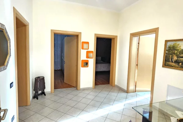 Shtepi me qera Shtepi Private ne Durres, 3+1, Mobilimi E mobiluar, Pagesa 500  Euro.