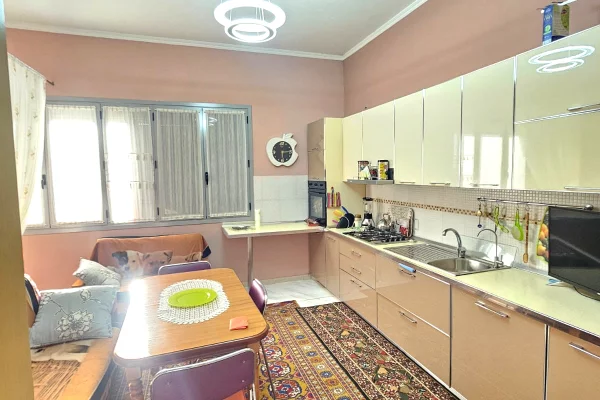 Shtepi me qera Shtepi Private ne Durres, 3+1, Mobilimi E mobiluar, Pagesa 500  Euro.