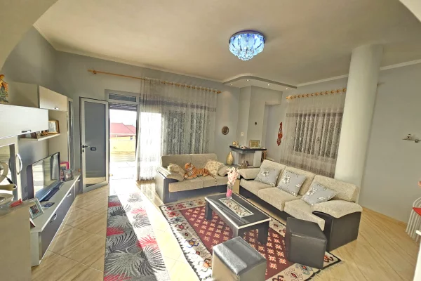 Shtepi me qera Shtepi Private ne Durres, 3+1, Mobilimi E mobiluar, Pagesa 500  Euro.