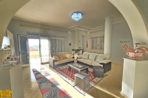 Shtepi me qera Shtepi Private ne Durres, 3+1, Mobilimi E mobiluar, Pagesa 500  Euro.