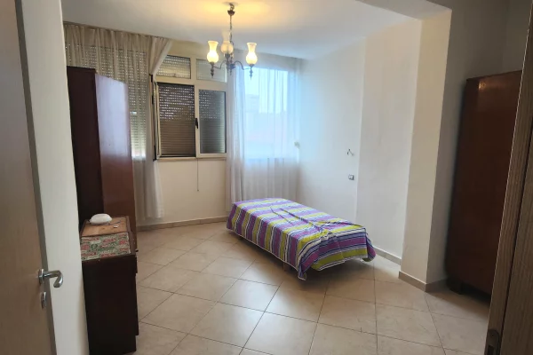 Shtepi me qera Apartament ne Durres, 1+1, Mobilimi Pjeserisht e mobiluar, Pagesa 30,000  Leke.