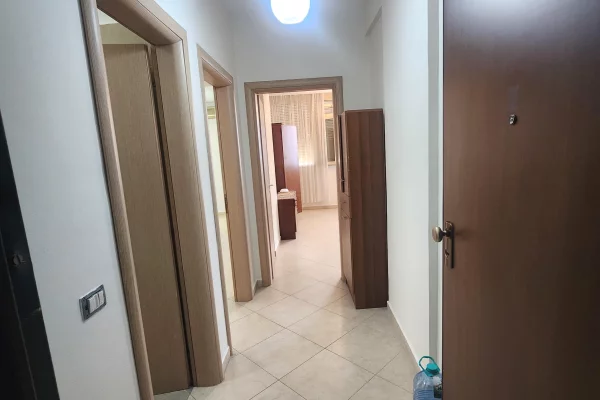 Shtepi me qera Apartament ne Durres, 1+1, Mobilimi Pjeserisht e mobiluar, Pagesa 30,000  Leke.