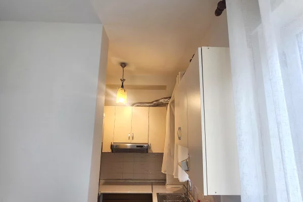 Shtepi me qera Apartament ne Durres, 1+1, Mobilimi Pjeserisht e mobiluar, Pagesa 30,000  Leke.