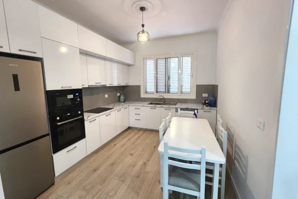 Shtepi me qera Apartament ne Durres, 2+1, Mobilimi E mobiluar, Pagesa 400  Euro.