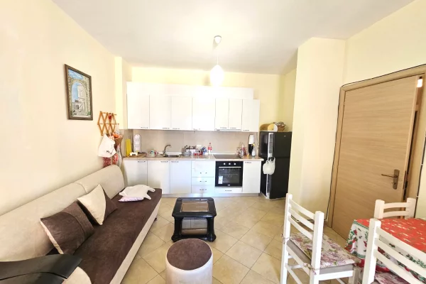 Shtepi ne shitje Apartament ne Durres, 1+1, Mobilimi E mobiluar, Pagesa 130,000  Euro.