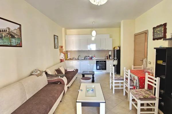 Shtepi ne shitje Apartament ne Durres, 1+1, Mobilimi E mobiluar, Pagesa 130,000  Euro.