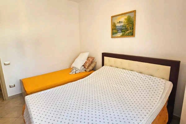 Shtepi ne shitje Apartament ne Durres, 1+1, Mobilimi E mobiluar, Pagesa 130,000  Euro.
