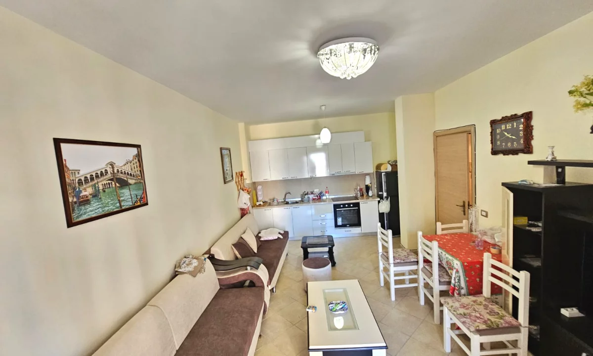 Shtepi ne shitje Apartament ne Durres, 1+1, Mobilimi E mobiluar, Pagesa 130,000  Euro.
