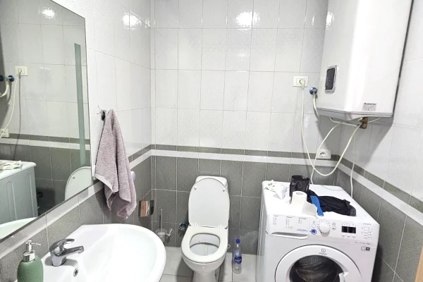 Shtepi ne shitje Apartament ne Durres, 2+1, Mobilimi E mobiluar, Pagesa 160,000  Euro.