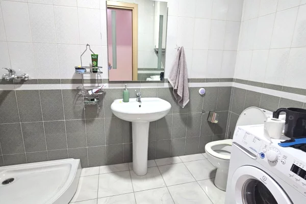 Shtepi ne shitje Apartament ne Durres, 2+1, Mobilimi E mobiluar, Pagesa 160,000  Euro.