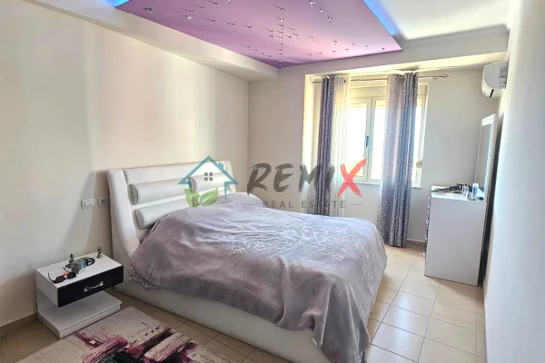 Shtepi ne shitje Apartament ne Durres, 2+1, Mobilimi E mobiluar, Pagesa 160,000  Euro.