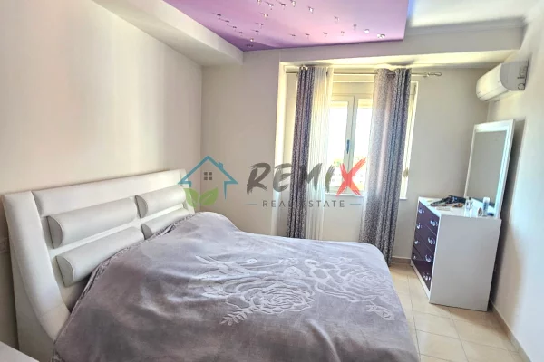 Shtepi ne shitje Apartament ne Durres, 2+1, Mobilimi E mobiluar, Pagesa 160,000  Euro.