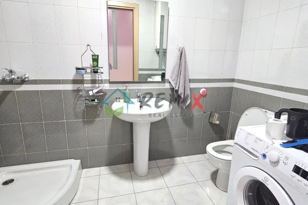 Shtepi ne shitje Apartament ne Durres, 2+1, Mobilimi E mobiluar, Pagesa 160,000  Euro.