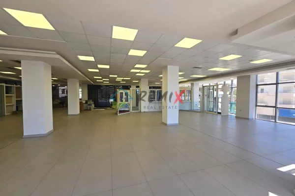 Ambient biznesi me qera 3+1 ne Durres - 2,000 Euro